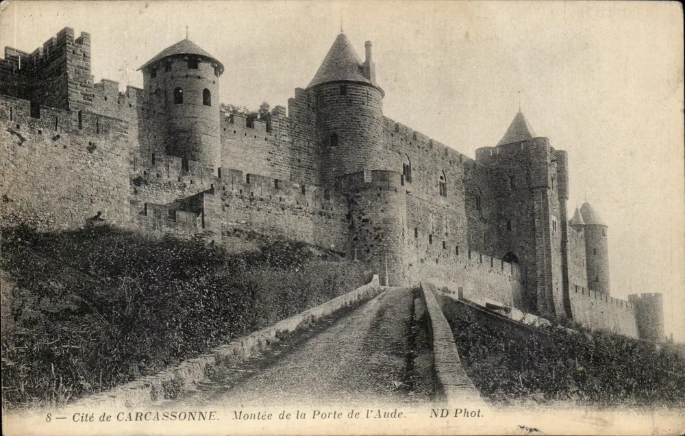 Cité de Carcassonne — Montée de la Porte de l'Aude — ND Phot. - Voorkant