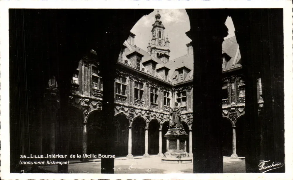 LILLE — Interior da Velha Bolsa (monumento histórico) — Tauxchois - Frente