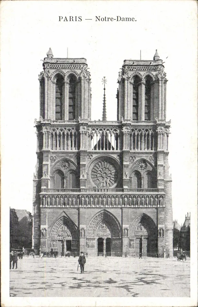 PARIS — Notre-Dame. — Vista da fachada gótica com roseira e duas torres — editor não visível - Frente
