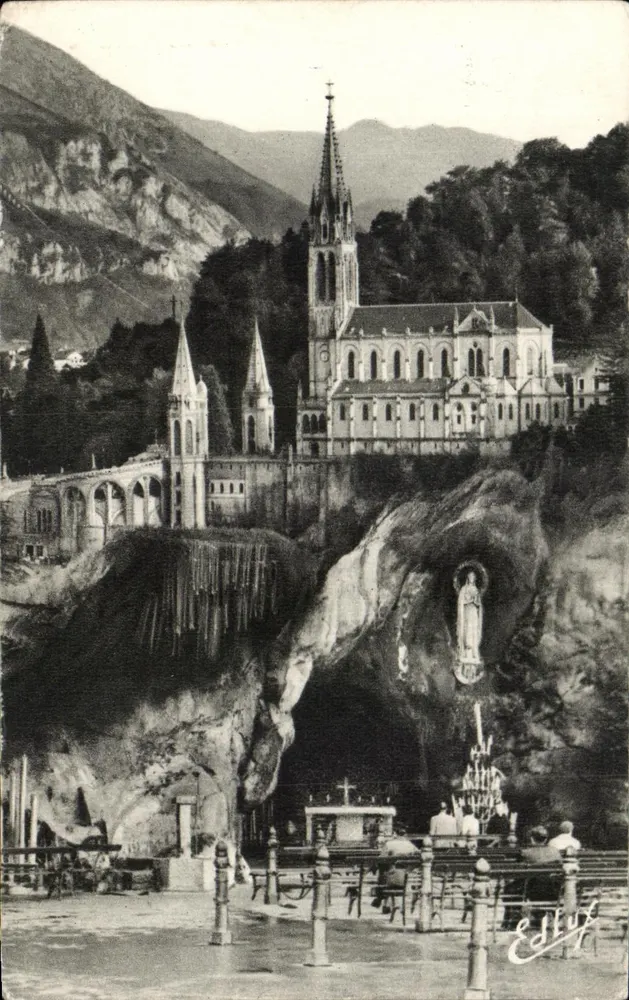 Lourdes — Die Basilika und die Mirakelgrotte — Edition P. Doucet - Vorderseite