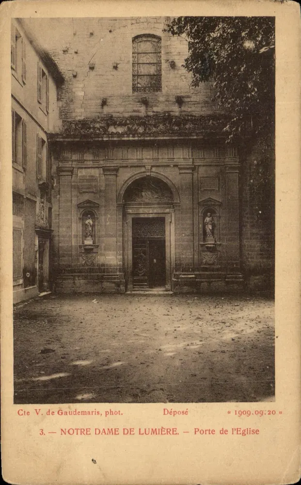 Notre Dame de Lumière — Portal der Kirche — Cte V. de Gaudemaris, phot. n°3 - Vorderseite