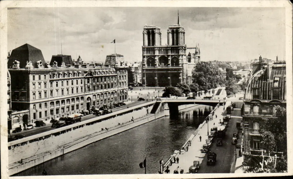 Notre-Dame de Paris — vista do cais — Les Éditions d'Art, Paris - Frente