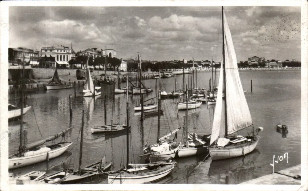 Porto de Royan — vista dos barcos — Les Éditions d'Art VV (Ch.) - Frente