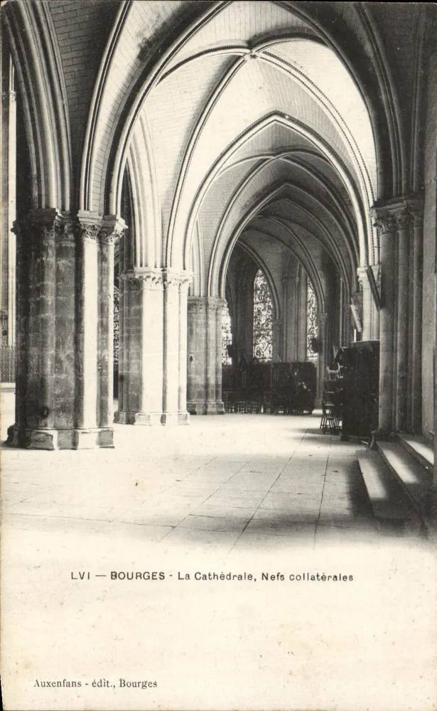 Bourges — A Catedral, Nefes Laterais — Auxenfans, editora Bourges - Frente