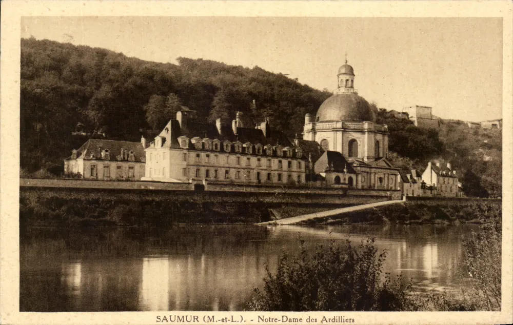 Saumur (M.-et-L.) - Igreja de Nossa Senhora dos Ardilliers - Frente