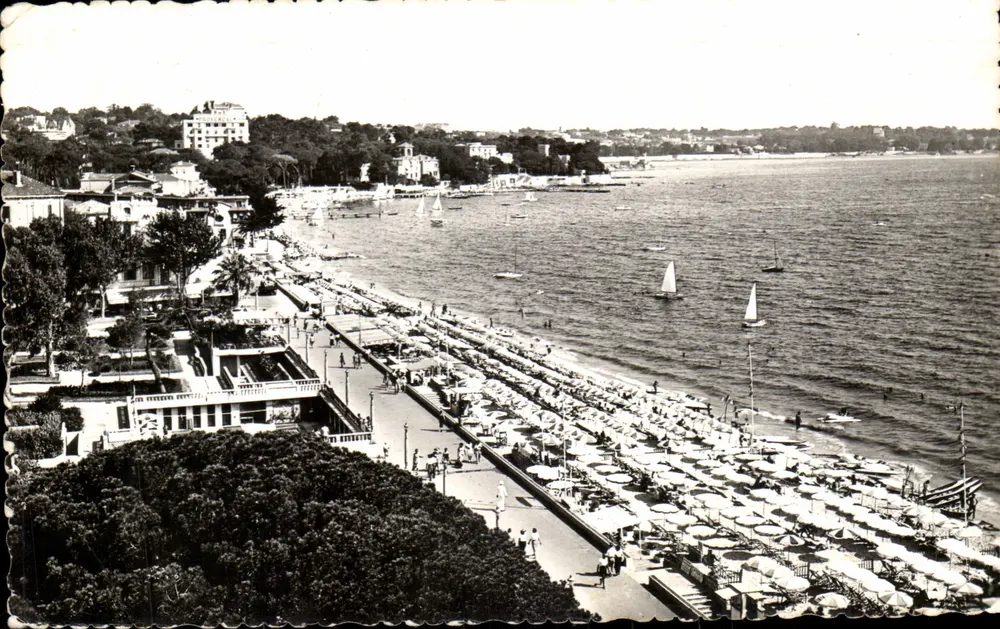 Juan-les-Pins — Allgemeiner Blick auf den Strand — Verlag AJAX, Nr. 1185 - Vorderseite