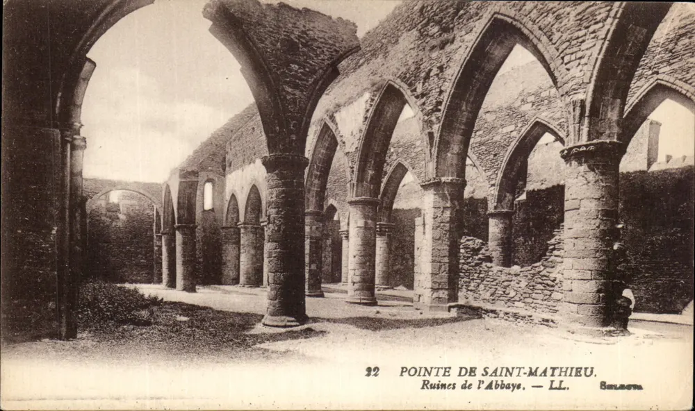 Ponta de Saint-Mathieu — Ruínas da Abadia — LL. Bulaon - Frente