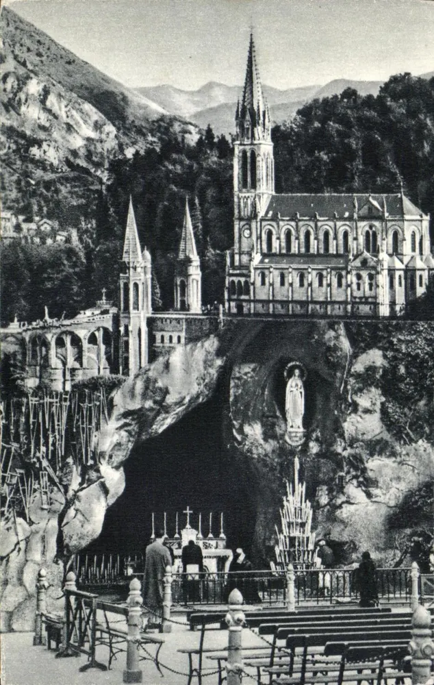 Lourdes — A Gruta e a Basílica — Edição P. Doucet, Lourdes, n°23 - Frente