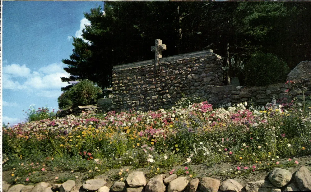 Kathedrale der Tannen — Garten des Gedenkens — Rindge, N.H. — Boston Natural Color Company, Inc. - Vorderseite