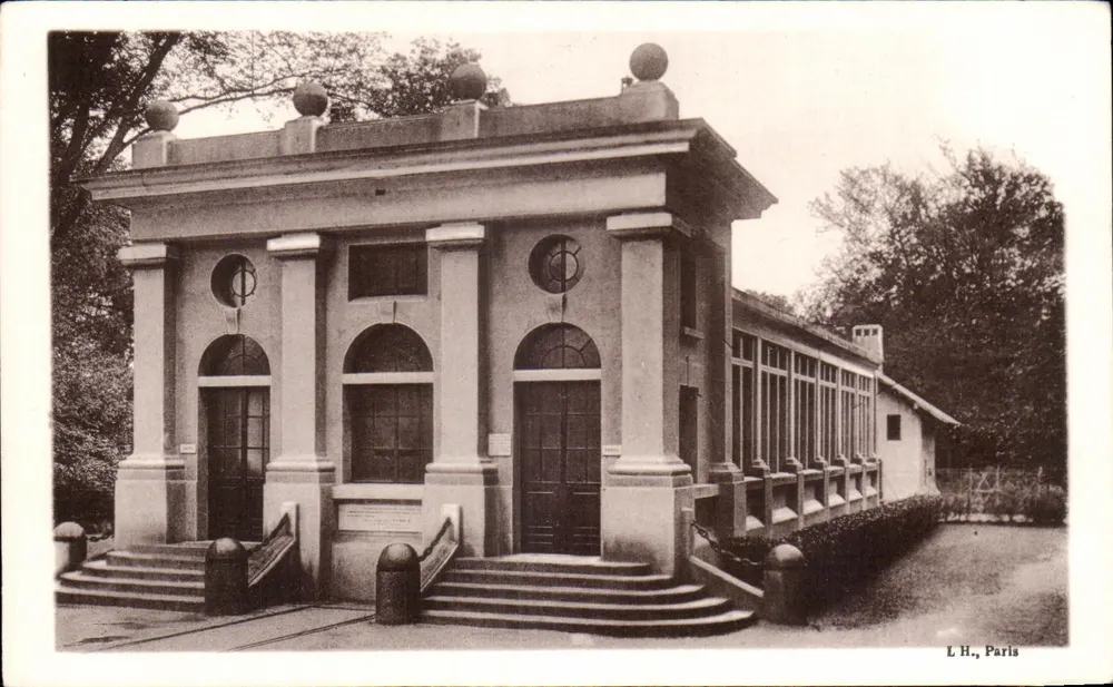 Floresta de Compiègne — Pavilhão da Renderição — L.H., Paris - Frente