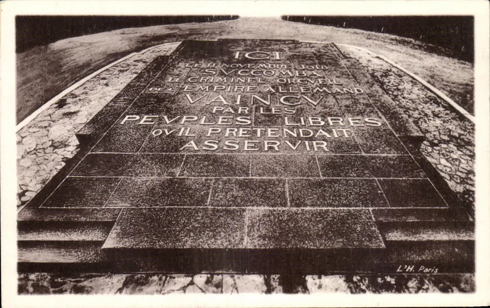 Floresta de Compiègne — Clarity da Armistice — A Dalle Centrale — L.H. Paris - Frente