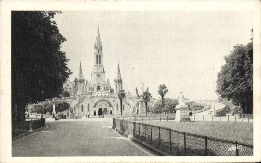 Lourdes — A Basílica vista da Esplanada — Editor Alain, n° 116 - Frente