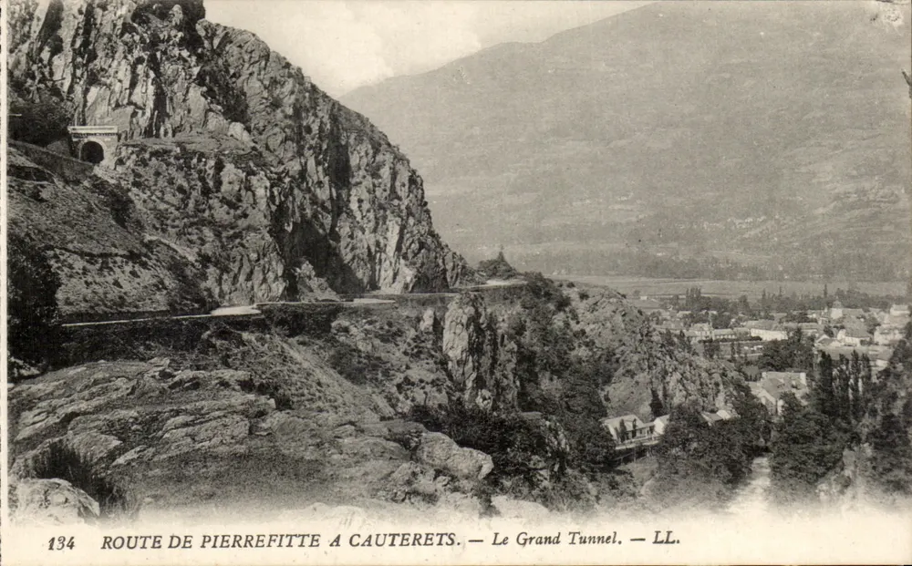Estrada de Pierrefitte para Cauterets — O Grande Túnel — LL. — N° 134 - Frente