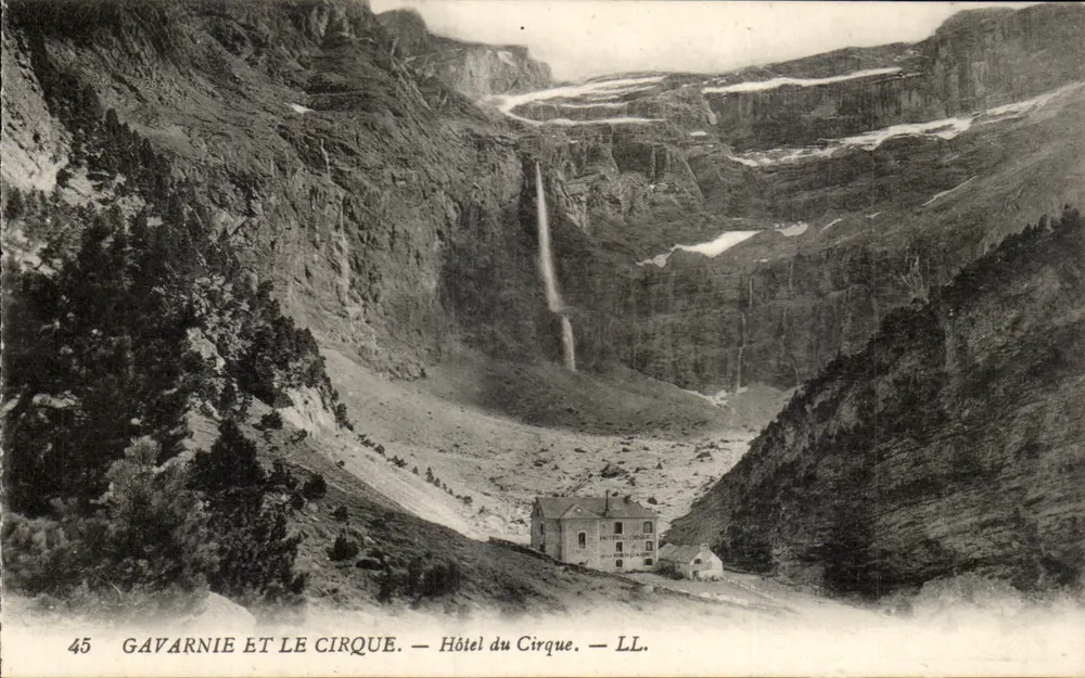 Gavarnie e o Circo — Hotel do Circo — LL. - Frente