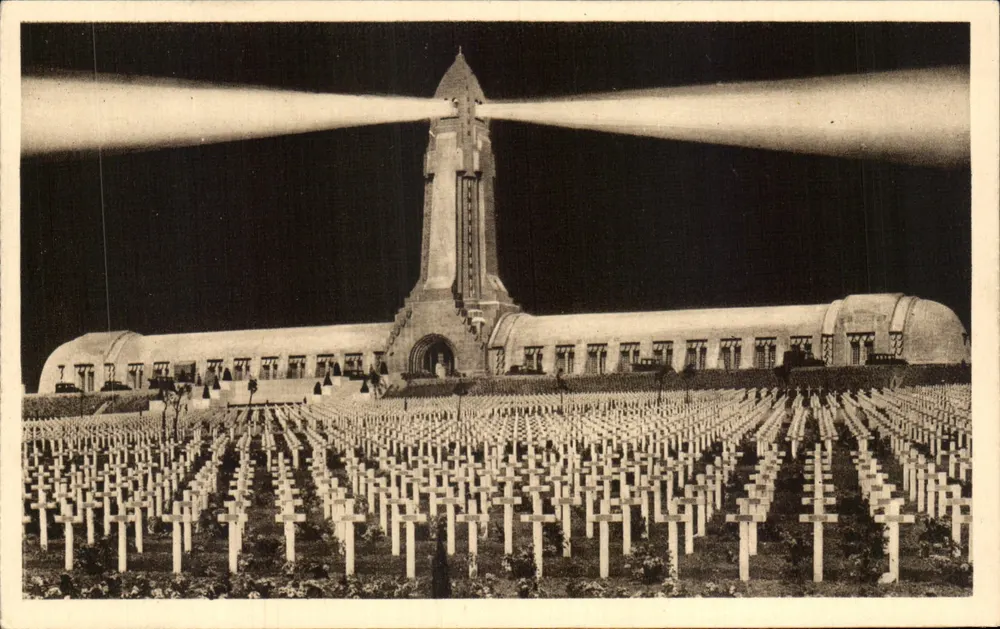 Nationaler Friedhof Douaumont — Nachtleuchteffekt — Verlag Verdun - Vorderseite