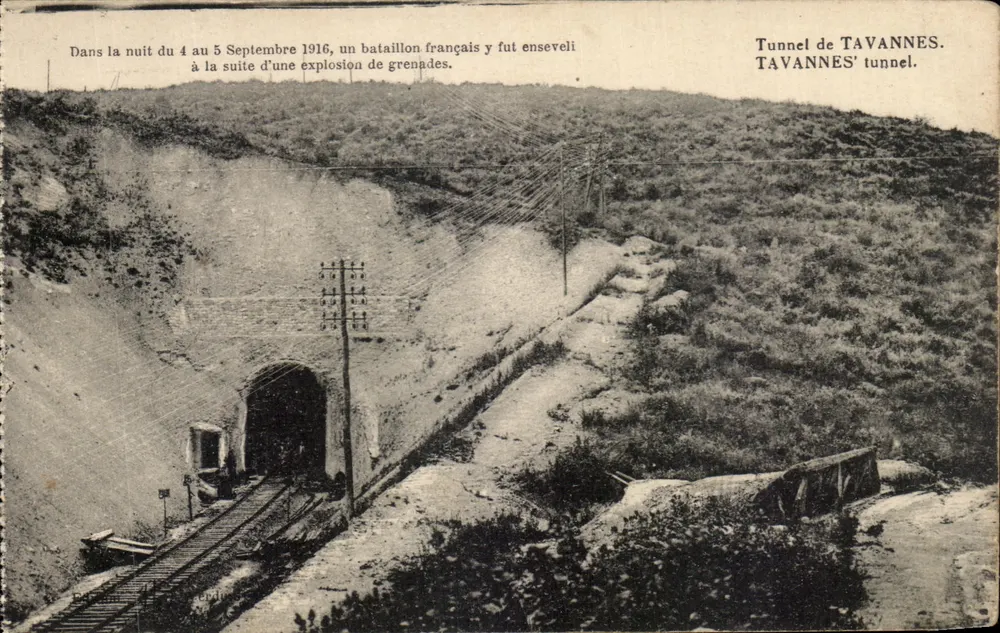 Tunnel de TAVANNES — scène de guerre avec voie ferrée — éditeur : Paris, H. Verdurin - Frente