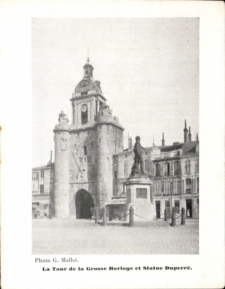 La Tour de la Grosse Horloge und Statue Duperré — Foto G. Mallet — La Rochelle - Vorderseite
