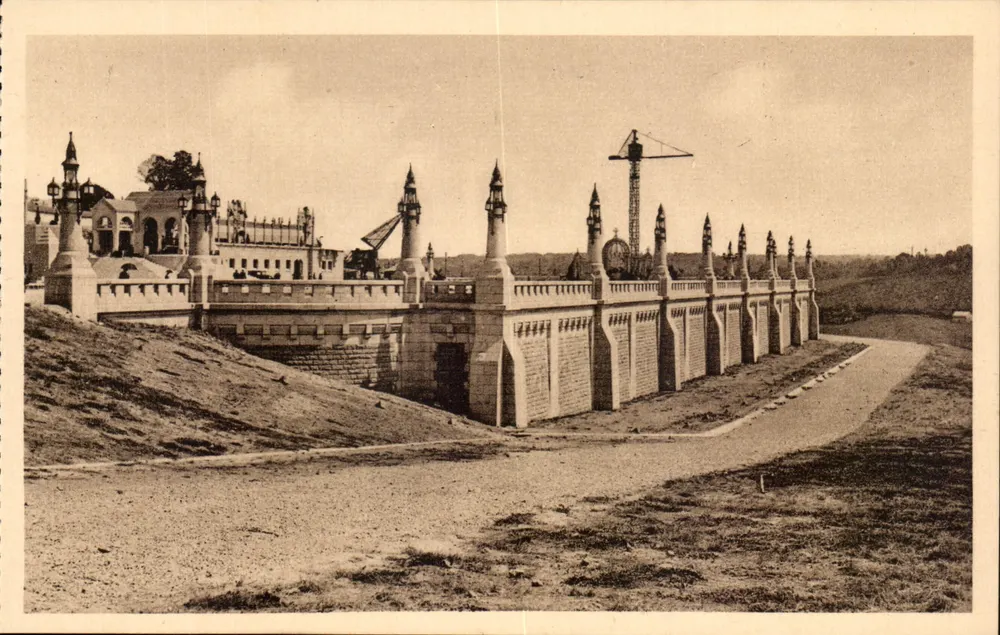 Basílica de Lisieux — Construção em andamento — Edição C.B.S.T., Lisieux - Frente