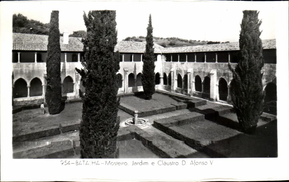 Mosteiro, Jardim e Claustro D. Afonso V — Batalha - Frente