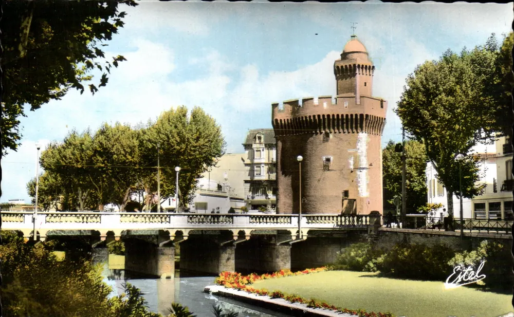 Perpignan — Vista do Castillet — Editor Estel, n° 5049 - Frente