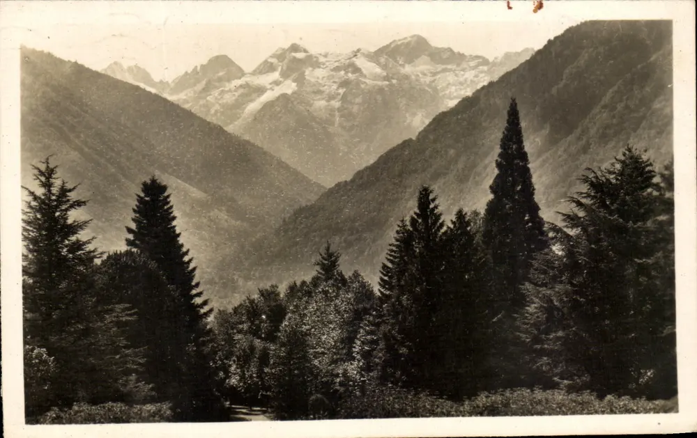 Luchon — Der Park und der Hafen von Vénasque vom Casino aus gesehen — Verlag Réal-Photo - Vorderseite