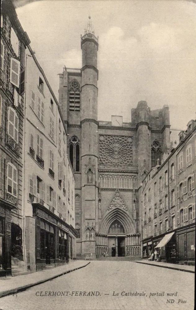 Clermont-Ferrand — Die Kathedrale, nördlicher Portal — ND Phot - Vorderseite