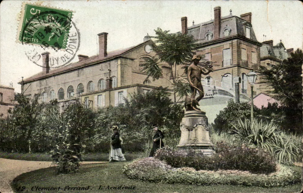 Clermont-Ferrand — L'Académie, avec statue au jardin — L.V. & Cie - Awers