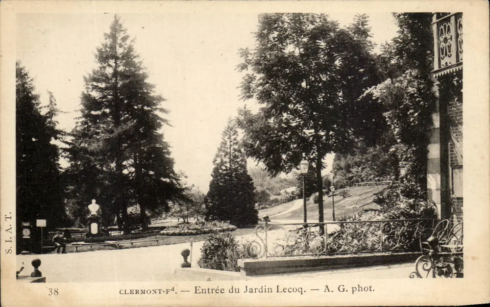 Clermont-Fd — Entrada do Jardim Lecoq — A. G. fot. - Frente