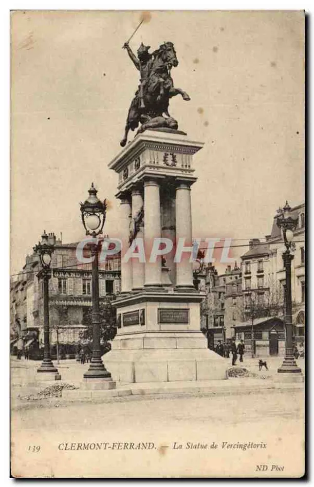 Clermont-Ferrand — A Estátua de Vercingétorix — ND Phot - Frente