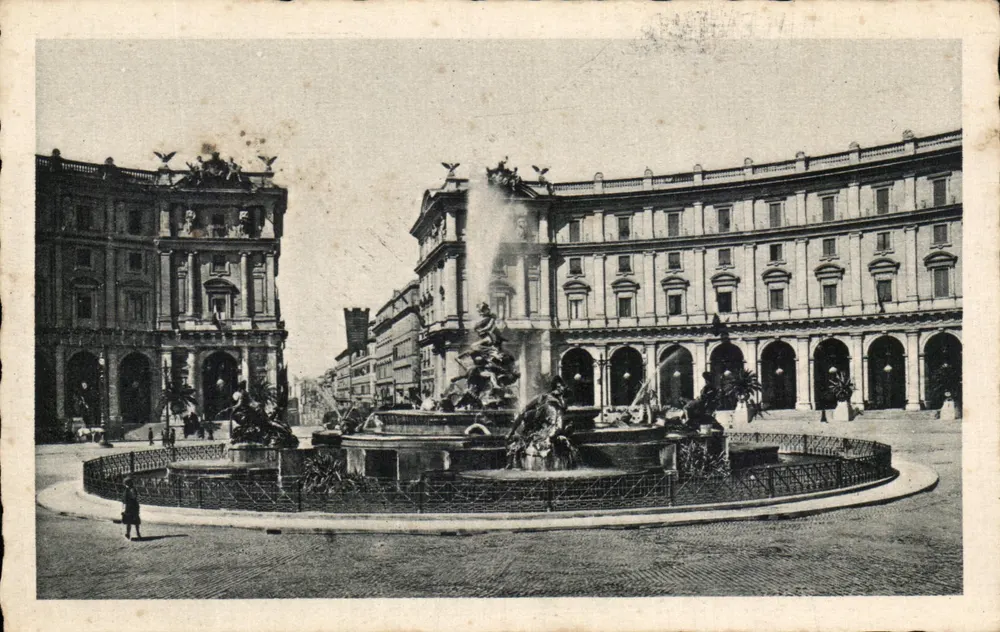 Piazza Esedra ou Termini — Roma — Imprensa italiana - Frente