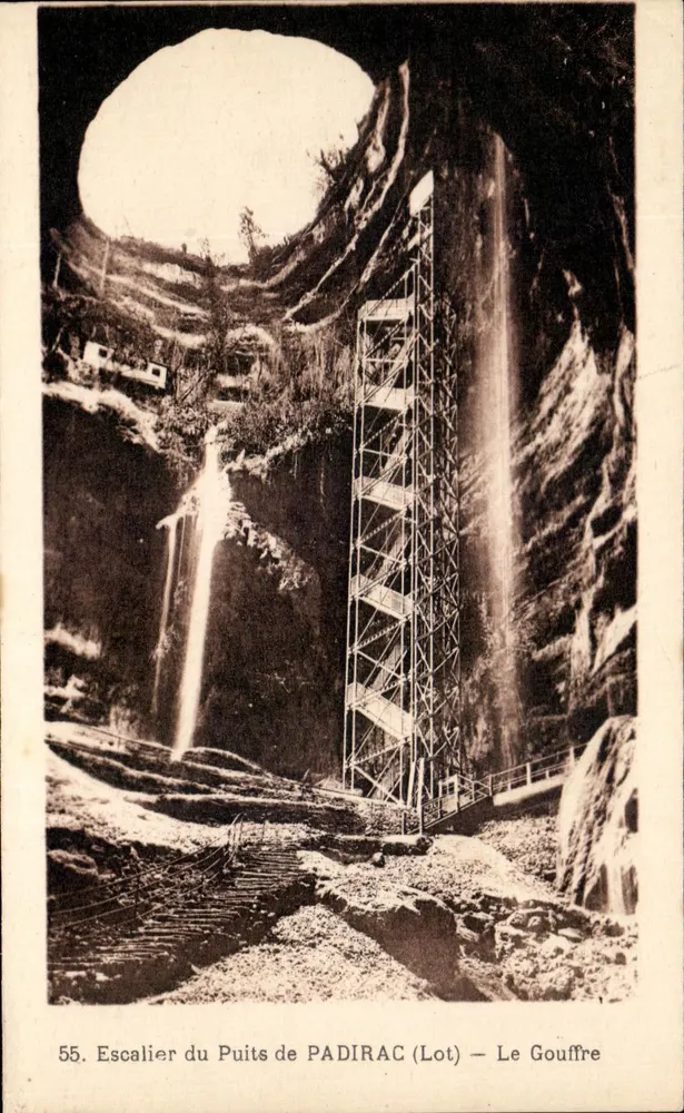 Escada do Poço de PADIRAC (Lot) — A Caverna - Frente