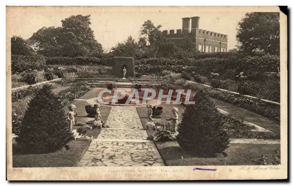 Hampton Court Palace — Tudor Garden — H.M. Office of Cards - Frente