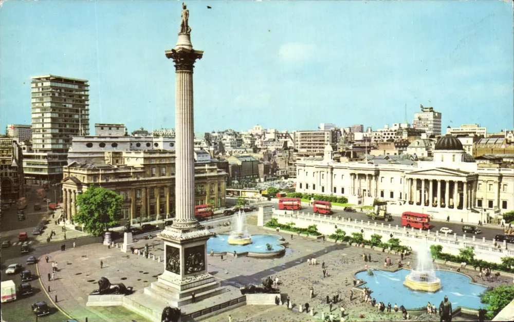 Trafalgar Square & Coluna de Nelson — Série de Cores Naturais — The Photographic Greetings Card Co. Ltd. London, n°1336 - Frente