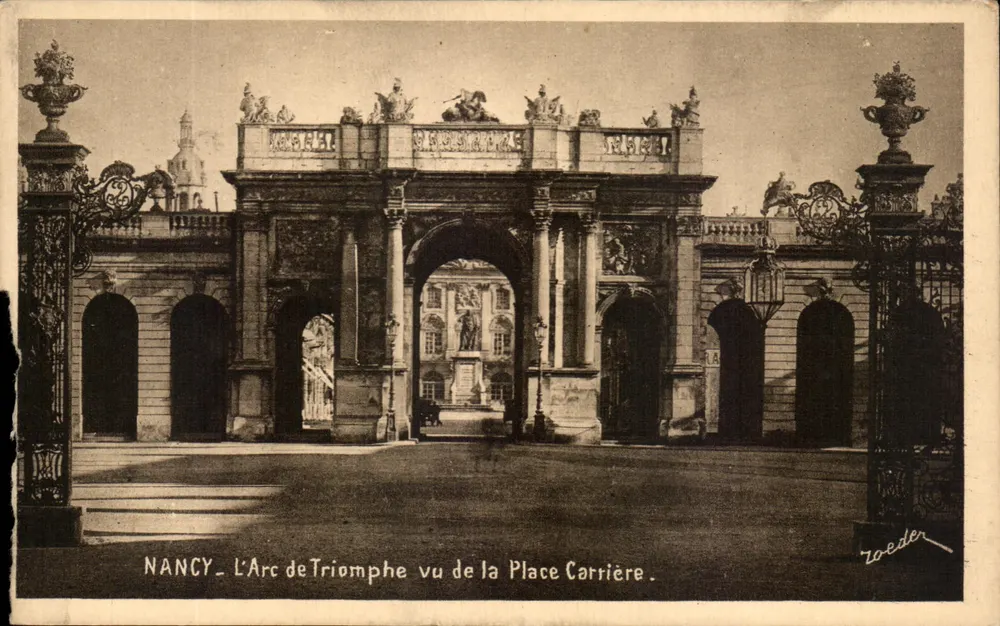 NANCY — L'Arc de Triomphe vu de la Place Carrière — éditeur V. Roeder - Frente