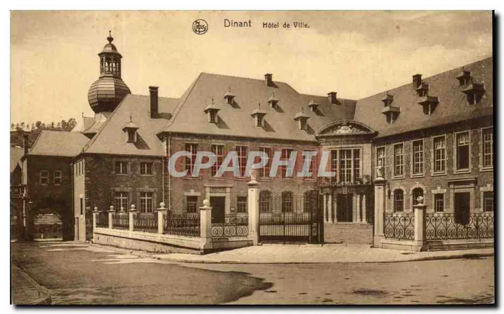 Dinant Hôtel de Ville — vista do edifício com seu campanário — editor N. MS - Frente
