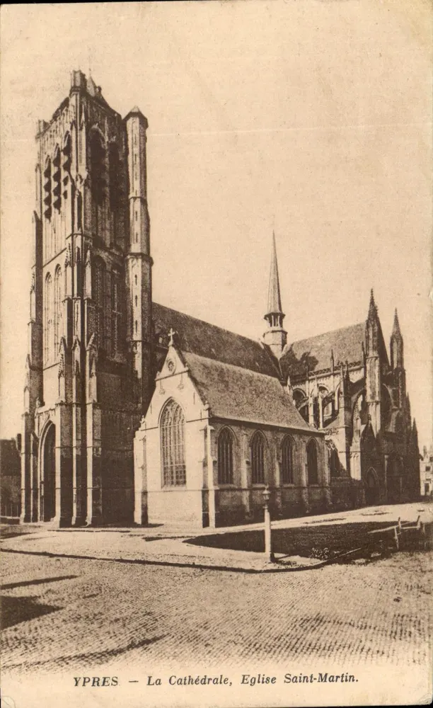 Ypres — Ansicht der Kathedrale, Kirche Saint-Martin. - Vorderseite