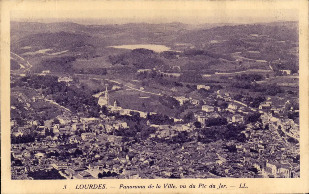 Lourdes — Panorama der Stadt, vom Pic du Jer aus gesehen — LL. - Vorderseite