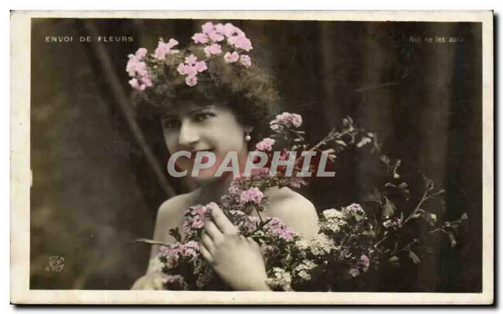 Frau mit Blumenschmuck — Blumengabe — Verlag nicht identifizierbar - Vorderseite