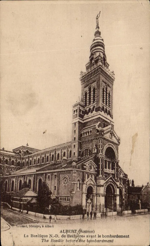 Die Basilika N.-D. de Brébières in Albert (Somme) — vor dem Bombenangriff — O. Grossel, Buchhändler, in Albert - Vorderseite