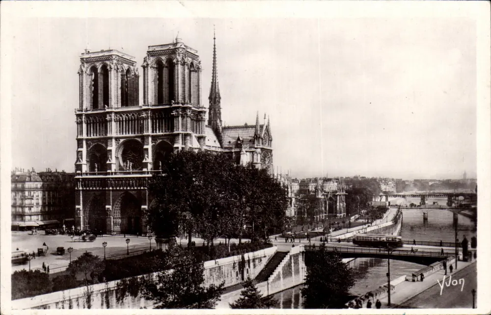 Notre-Dame de Paris — Allgemeiner Blick — Yvon - Vorderseite