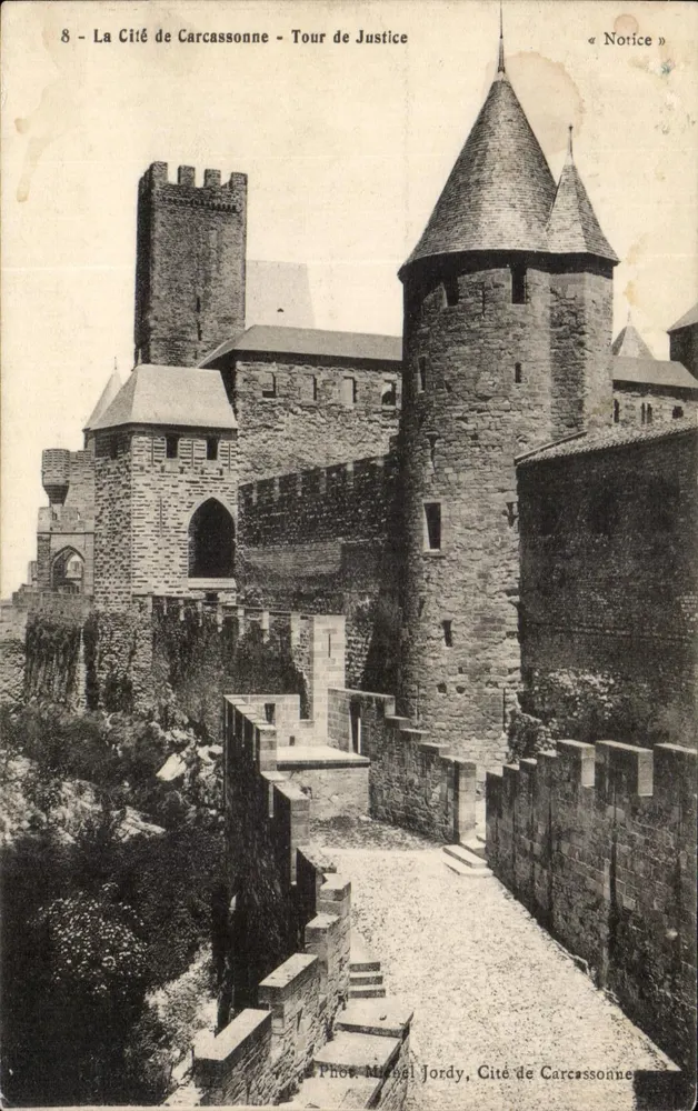 Cidade de Carcassonne — Torre da Justiça — Michel Jordy - Frente