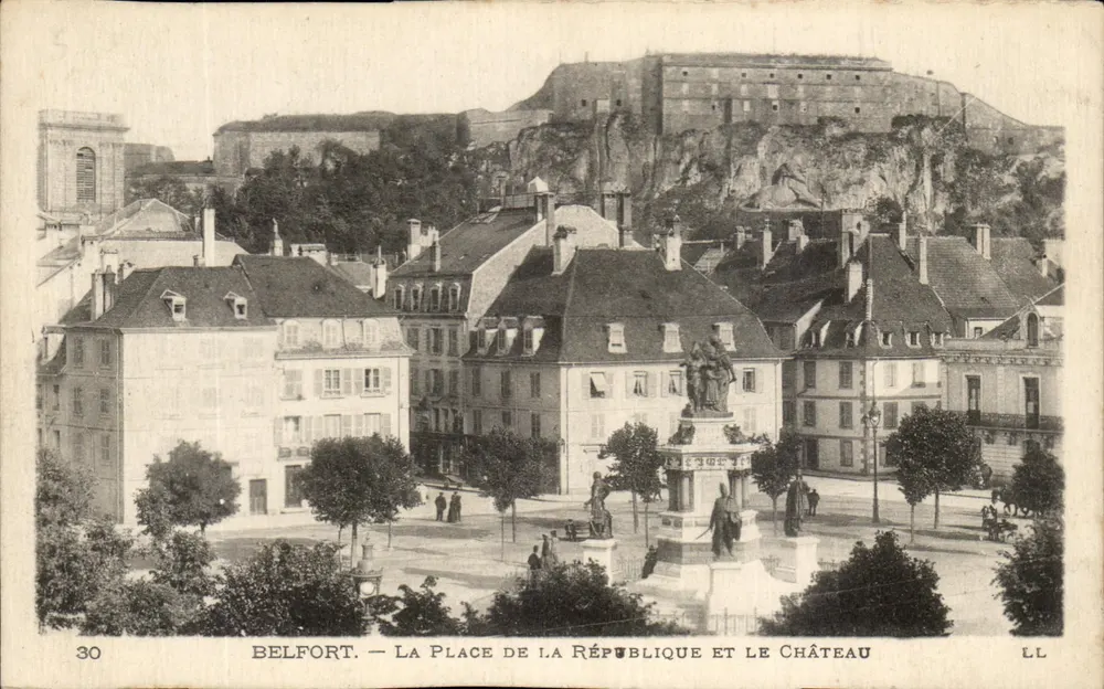 Belfort — Die Place de la République und das Schloss — LL - Vorderseite