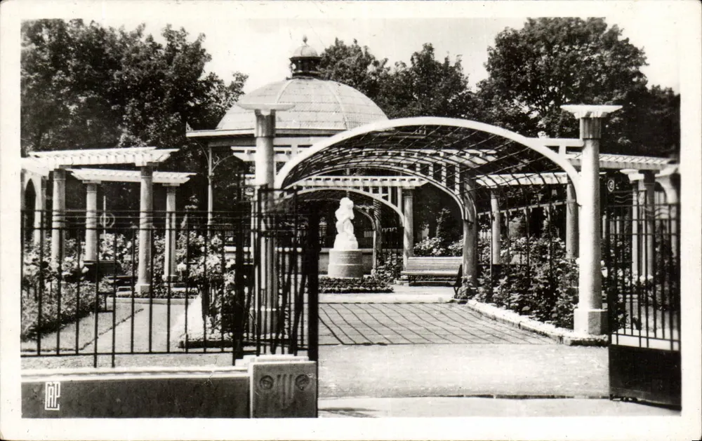 Square Carlos Bohn - La Roseraie — Belfort — editor - Frente