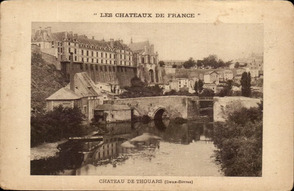 Schloss Thouars — Deux-Sèvres — "Les Châteaux de France" - Vorderseite