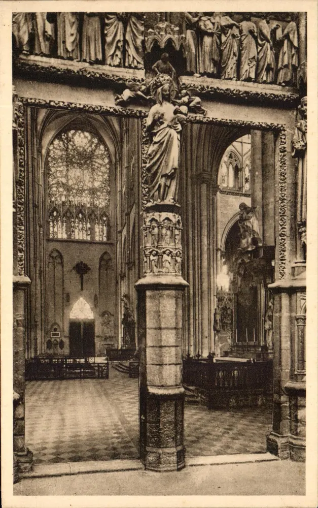 Kathedrale von Amiens — Der Querhausbereich vom Portal der Goldenen Jungfrau aus gesehen — Ausgabe E. Régnaud, Serie R.C. 1065 - Vorderseite