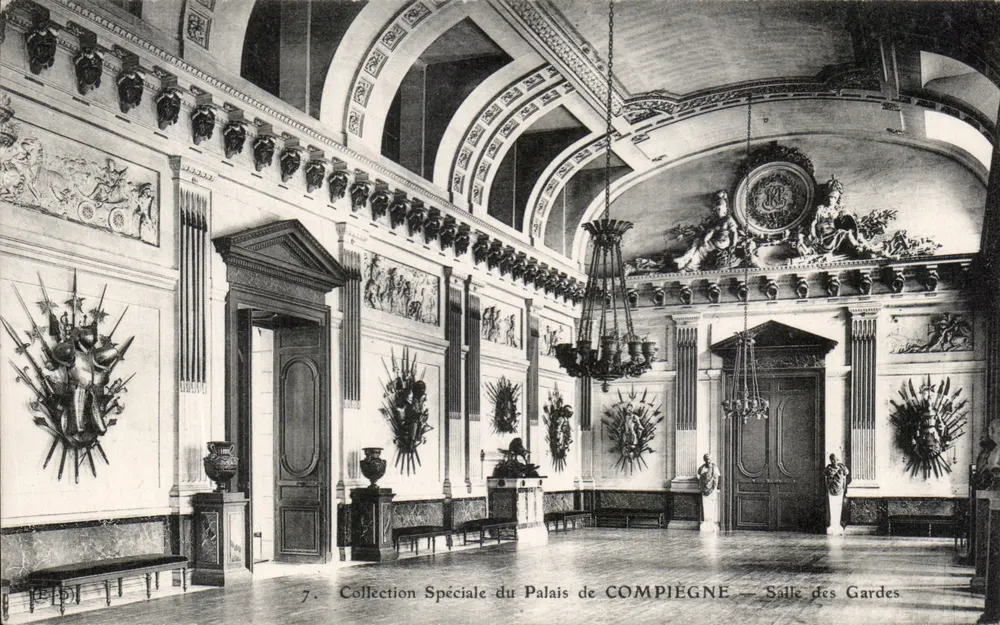 Palácio de Compiègne — Sala dos Guardas — Coleção Especial - Frente