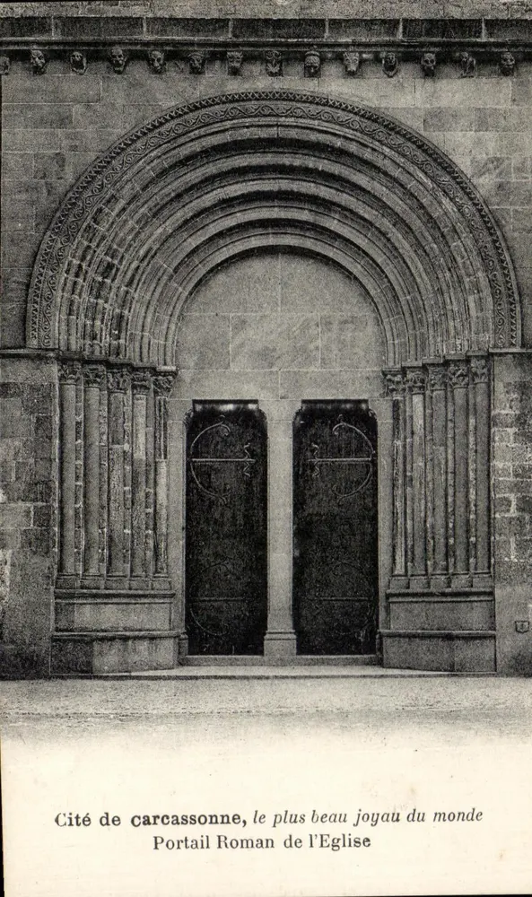 Römischer Portal der Kirche — Stadt Carcassonne, das schönste Juwel der Welt — Verlag Maison de Trençavel - Vorderseite