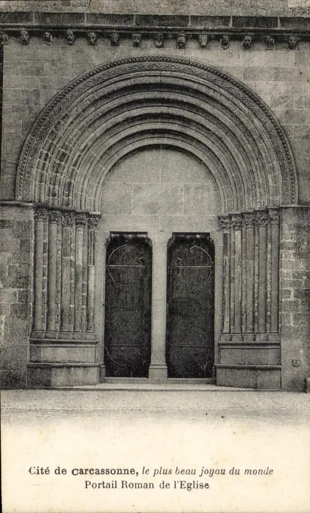 Römischer Portal der Kirche — Stadt Carcassonne, das schönste Juwel der Welt — Verlag Maison de Trencavel - Vorderseite