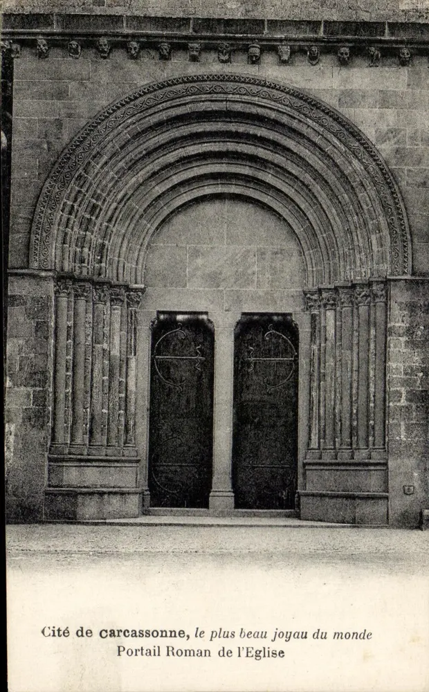 Römischer Portal der Kirche — Cité de Carcassonne, der schönste Schatz der Welt — Verlag Maison de Trencavel - Vorderseite