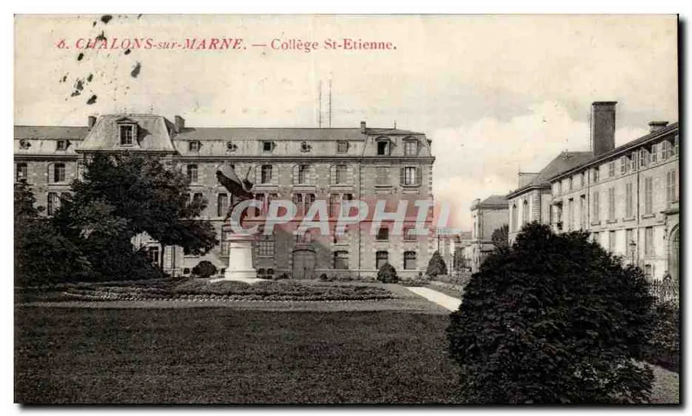 Châlons-sur-Marne — Collegium Saint-Étienne — uitzicht op het gebouw en het tuin met beeld - Voorkant